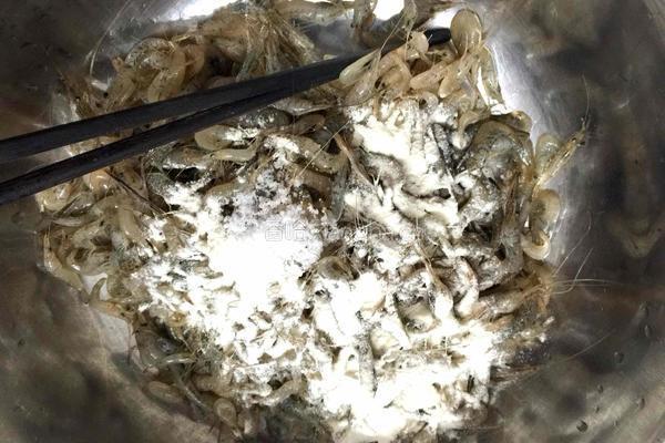 酥炸小河虾的做法图解2