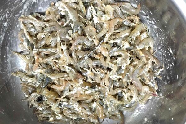 酥炸小河虾的做法图解3