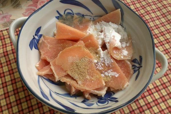 青椒炒里脊肉的做法图解2