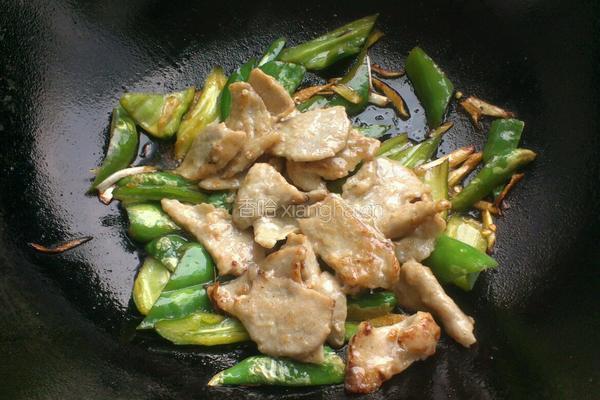 青椒炒里脊肉的做法图解7