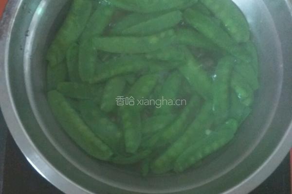火腿炒荷兰豆的做法图解4