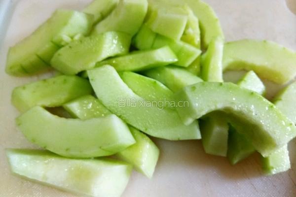 香瓜炒虾球的做法图解3