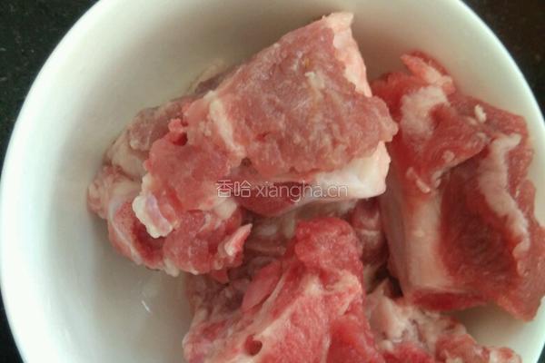 绿豆炖排骨的做法图解1
