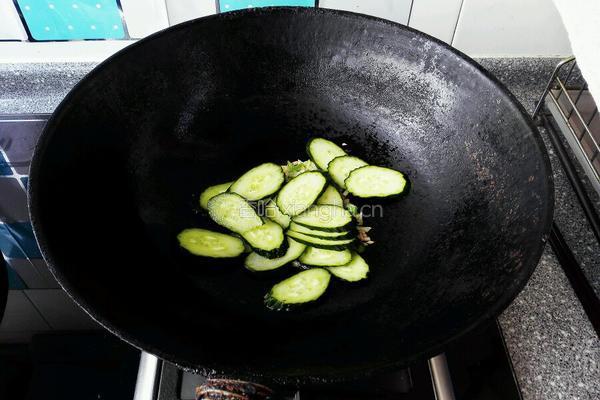 老黄瓜鸡蛋汤的做法图解4