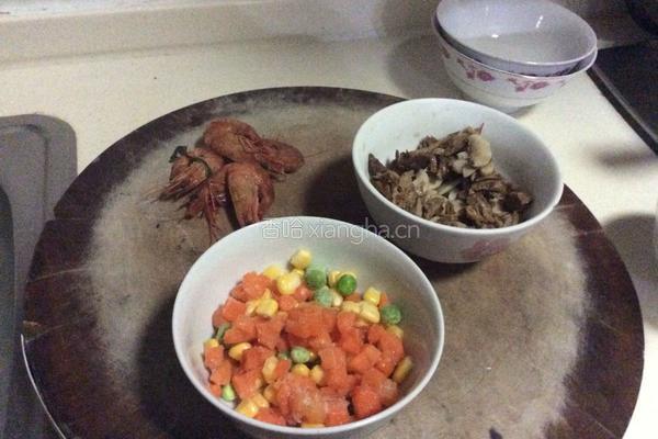 海鲜炒饭的做法图解1