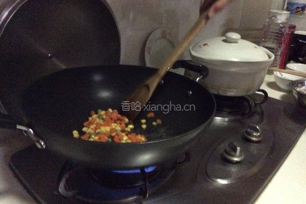 海鲜炒饭的做法图解4