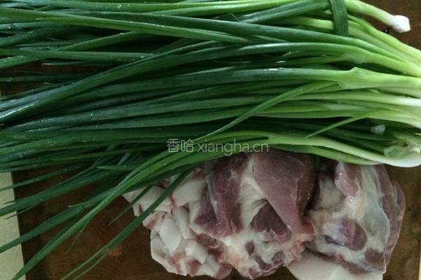 香葱猪肉饺的做法图解1