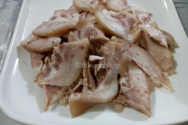 青椒炒猪头肉的做法图解2