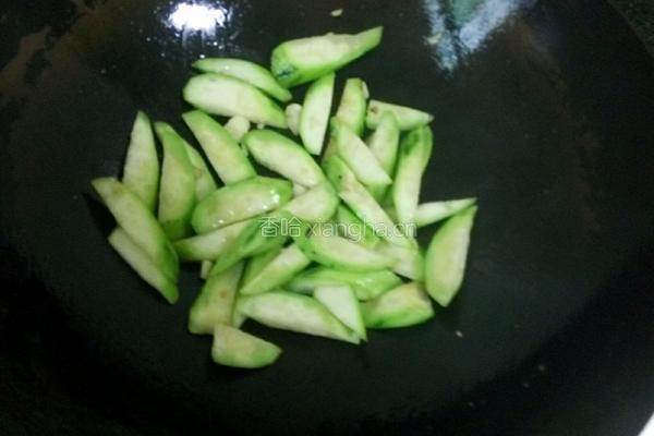紫菜丝瓜汤的做法图解3