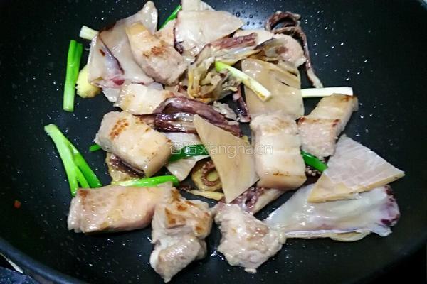 鱿鱼干烧五花肉的做法图解7