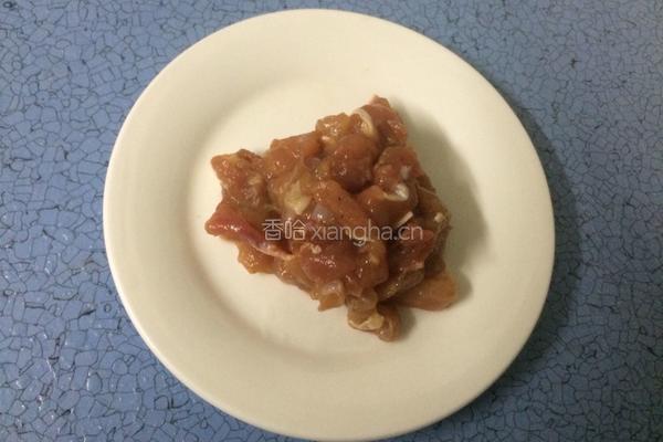 香菇鸡丁的做法图解2