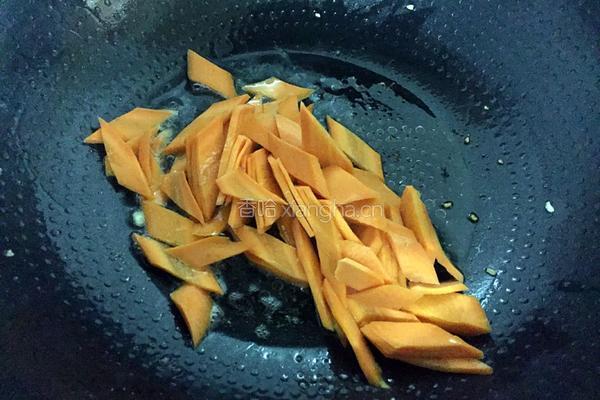 胡萝卜炒鸡肝的做法图解6