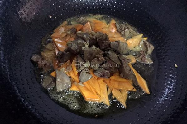 胡萝卜炒鸡肝的做法图解7