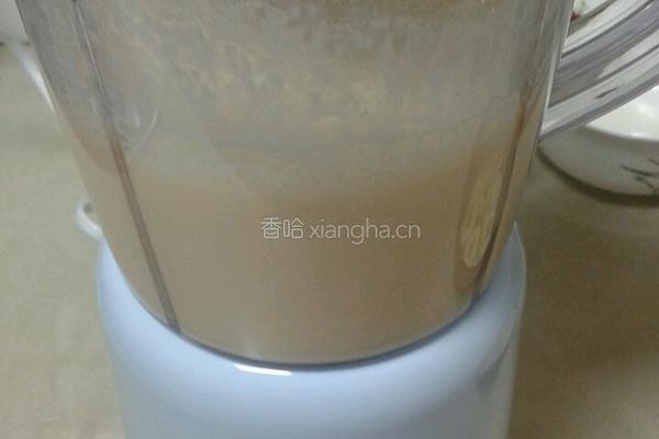 香哈萝果粒酸奶的做法图解3