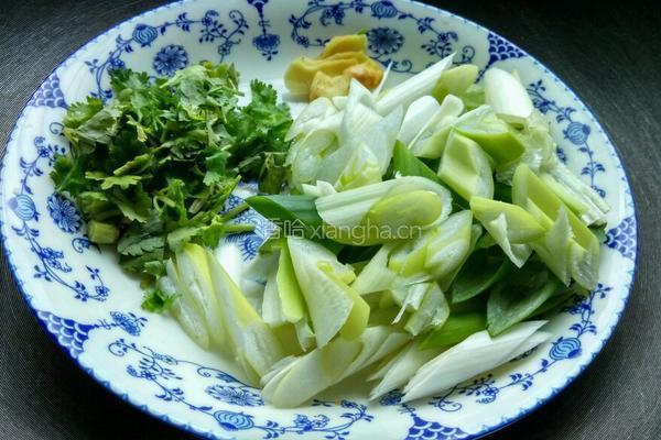 大葱炒羊肉的做法图解2