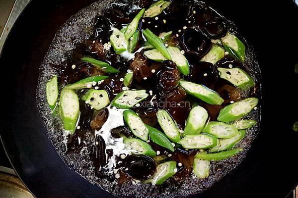 蒜蓉肉末烧秋葵木耳的做法图解5