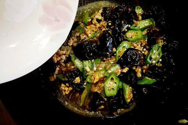 蒜蓉肉末烧秋葵木耳的做法图解12