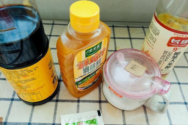胡萝卜木耳炒鸡蛋的做法图解2