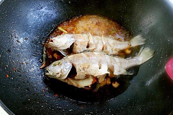 家常干烧黄花鱼的做法图解13