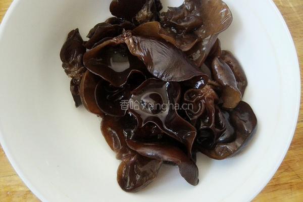 白菜木耳炒肉的做法图解5