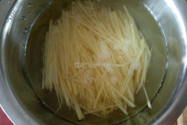 胡萝卜丝炒土豆丝的做法图解4