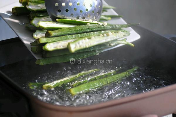 蒜蓉秋葵的做法图解2