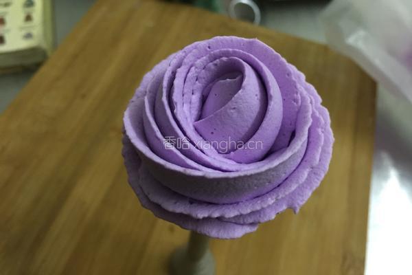 奶油玫瑰花的做法图解6