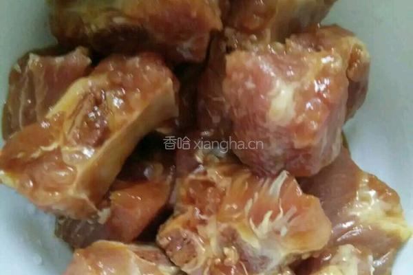 蒜香排骨的做法图解1