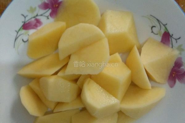 土豆炖五花肉的做法图解3
