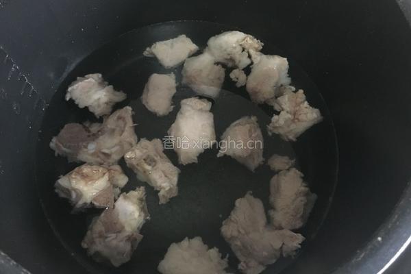猪肉炖萝卜的做法图解4