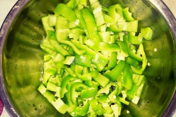 菜椒炒豆腐的做法图解3