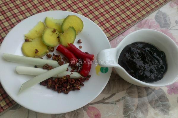 黄豆酱炖排骨的做法图解1