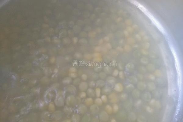 南瓜豆豉蒸鸡丁的做法图解1