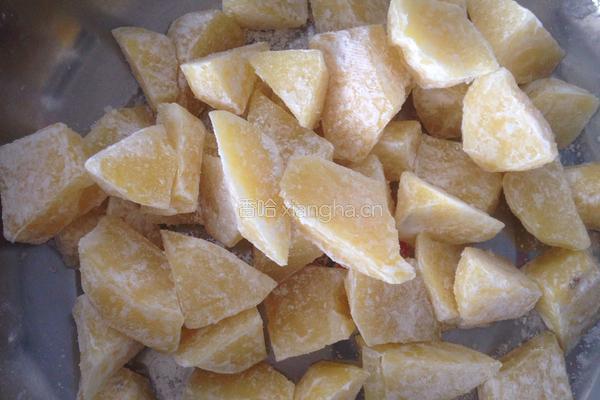拔丝土豆的做法图解2