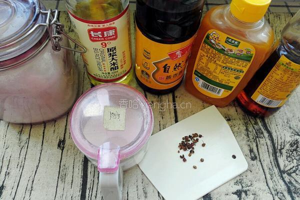 洋葱木耳的做法图解2
