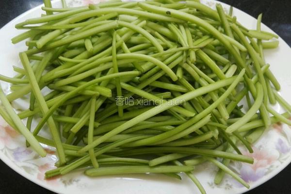凉拌红薯叶茎的做法图解1