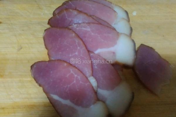 腊肉炒老芋头的做法图解2