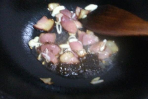 腊肉炒老芋头的做法图解11