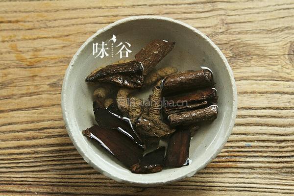 杜仲巴戟猪腰汤的做法图解5
