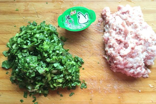 菜肉大馄饨的做法图解1