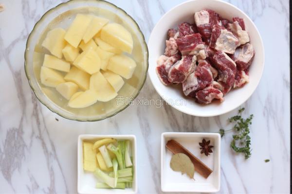 牛肉烧土豆的做法图解1