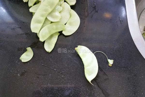 京酱焖白扁豆的做法图解1
