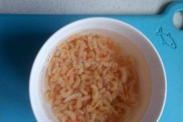 青椒炒虾米的做法图解1