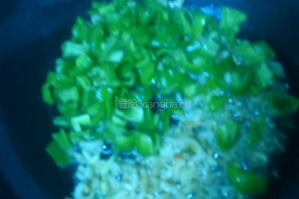 青椒炒虾米的做法图解5