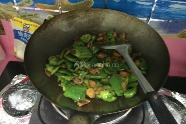 杂烩炒青椒的做法图解4