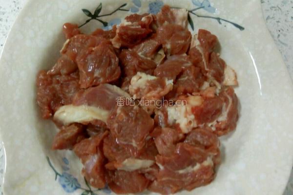 牛肉海带汤的做法图解1