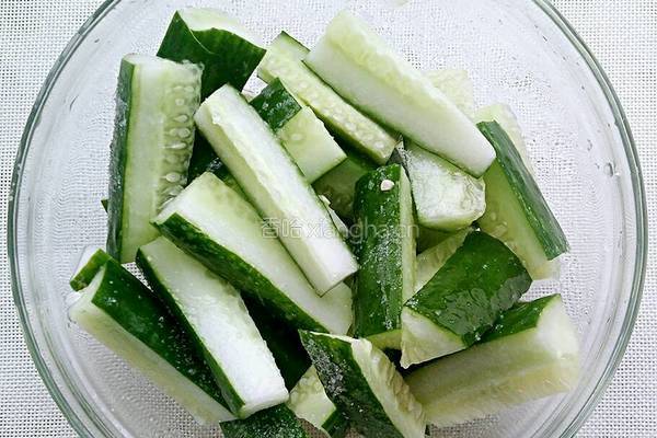 黄瓜泡菜的做法图解1