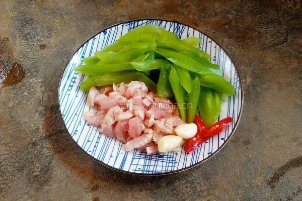 孜然肉丝的做法图解2