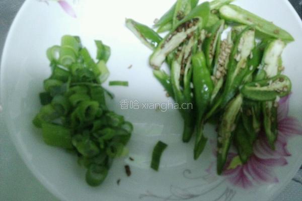素炒茄子的做法图解1