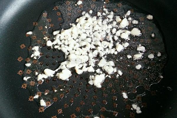 香肠炒豆腐的做法图解3